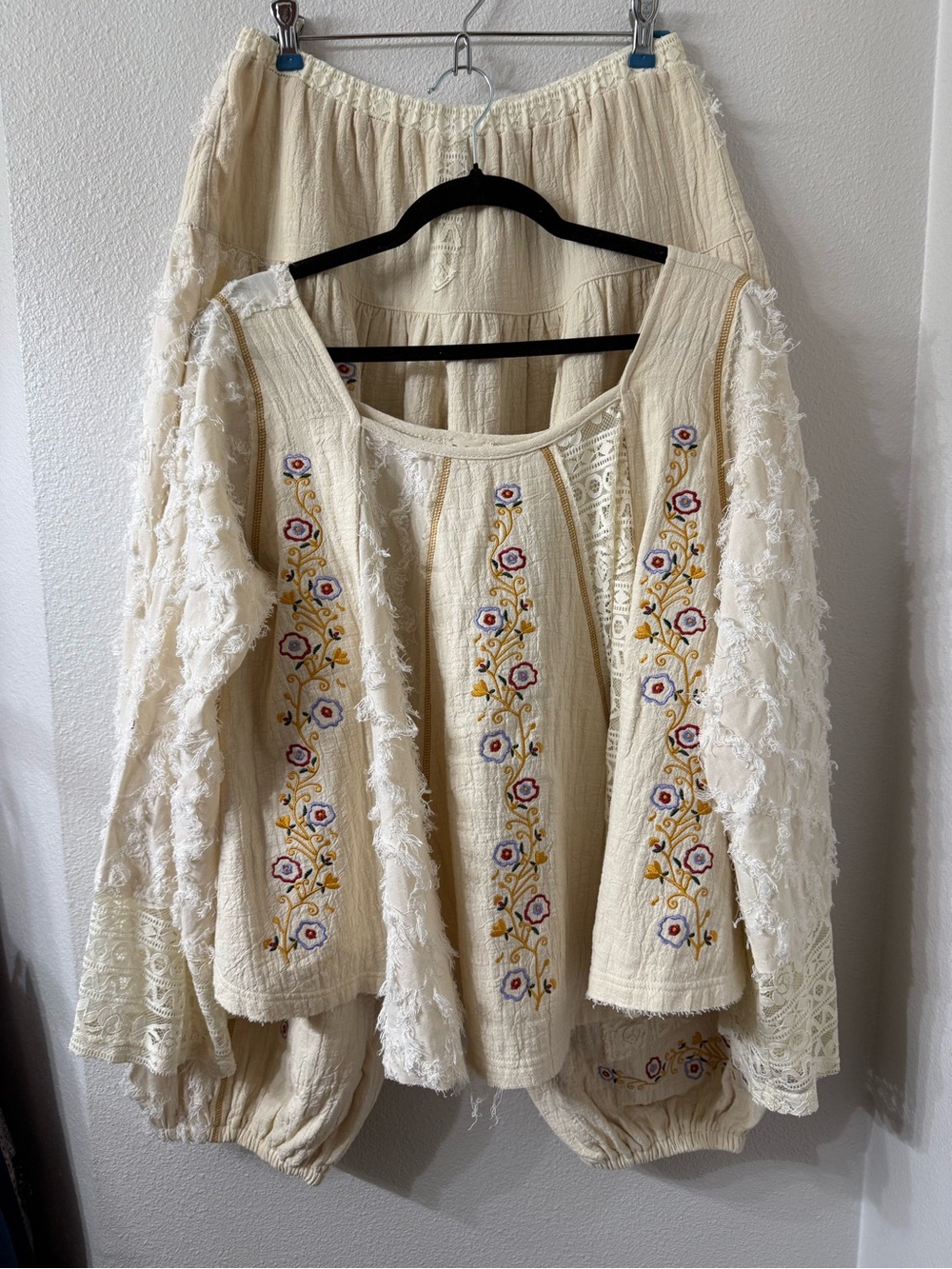 POL 2-piece Set. Cream Embroidered Boho Peasant Top with Matching Pants